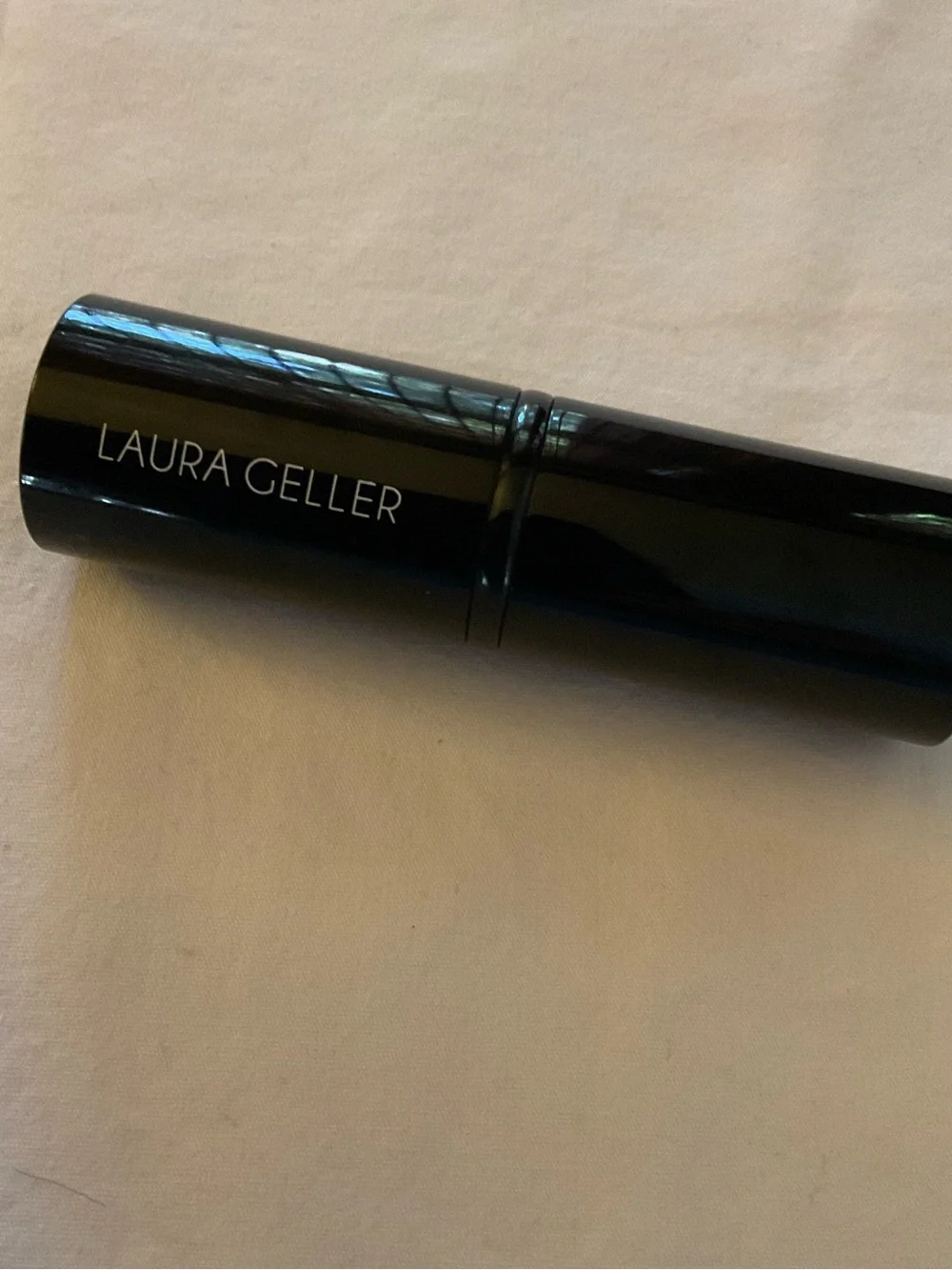 Laura Geller Retractable Kabuki Brush - Black and Gray Bristles